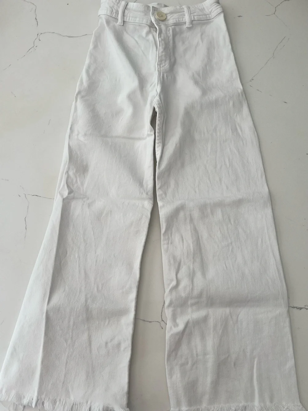 Girls Zara wide-Leg White jeans with raw hem bottom